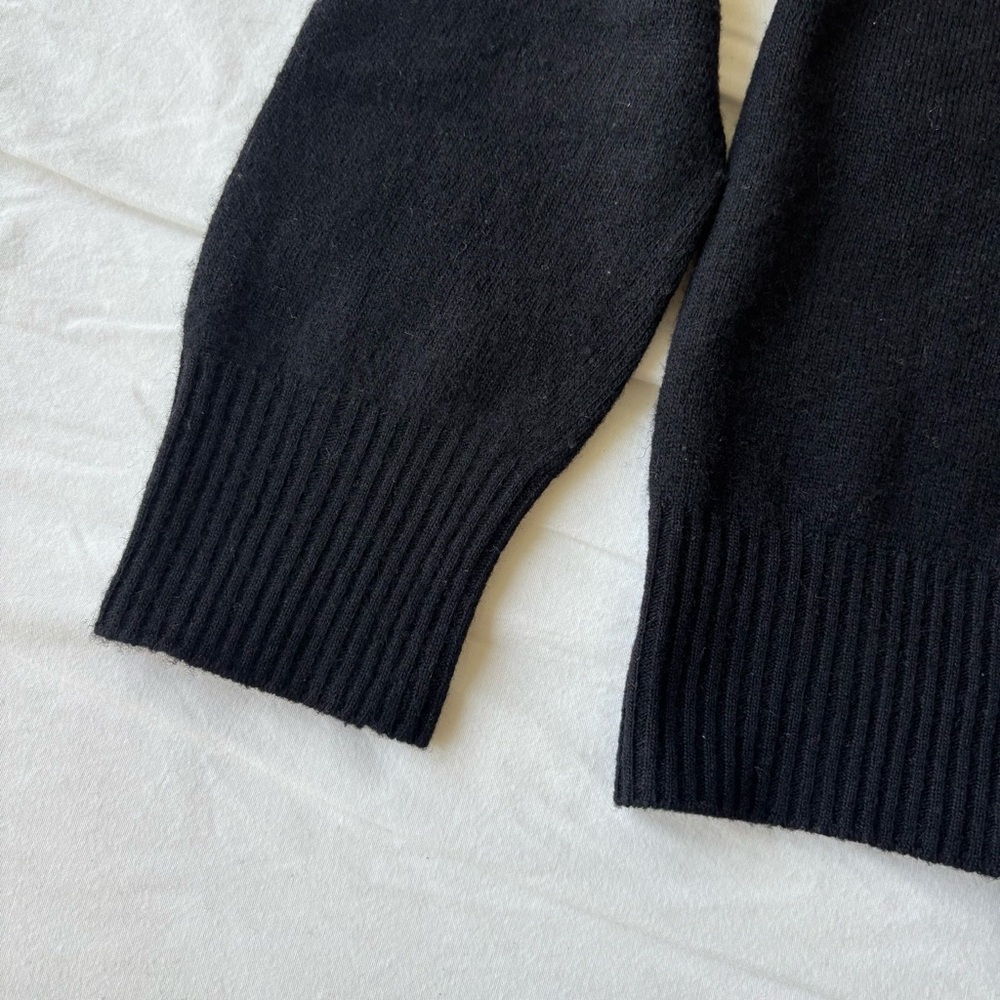 United Colors of Benetton Black V-Neck Women's Wool-blend Sweater XS - Picture 6 of 9